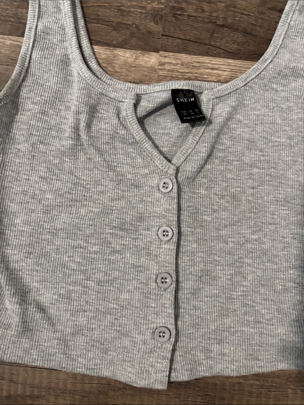 SHEIN Light Gray Ribbed Button-Front Crop Tank - Picture 2 of 3